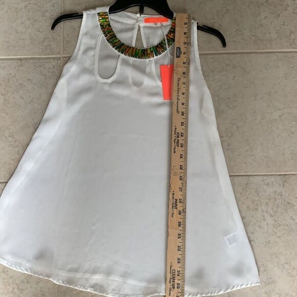 Lulumari Size Medium sleeveless top with beaded detail - Picture 8 of 8